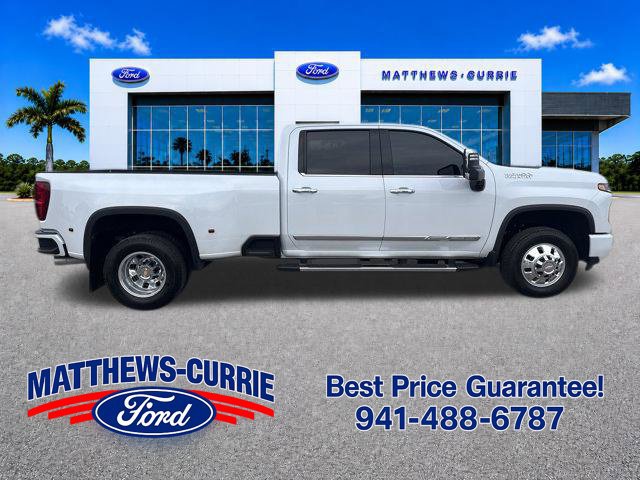 Used 2026 Chevrolet Silverado 3500 High Country w/ High Country Premium Package AWD/4WD image 3