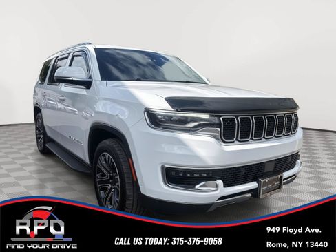 Used 2022 Jeep Wagoneer Series III AWD/4WD image 7