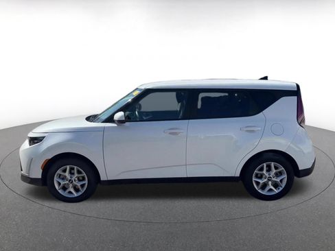 Used 2025 Kia Soul LX w/ LX Technology Package FWD image 8
