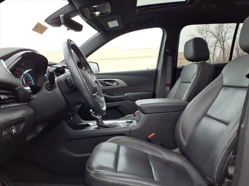 Used 2023 Chevrolet Traverse LT w/ LT Premium Package image 24