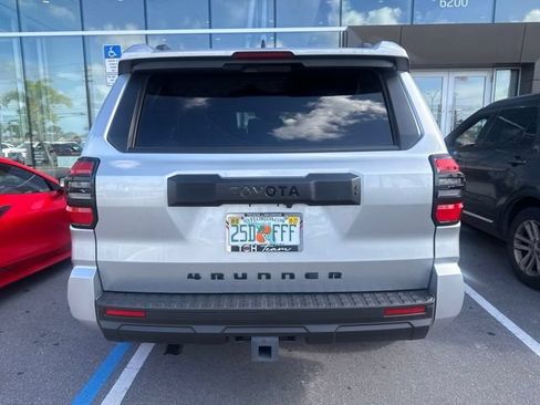 Used 2025 Toyota 4Runner SR5 AWD/4WD image 7