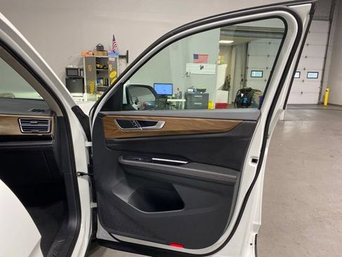 Used 2025 Volkswagen Atlas SE AWD/4WD image 29