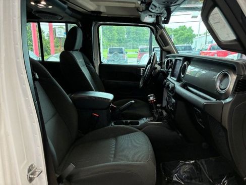 Used 2022 Jeep Wrangler Unlimited Sahara w/ Cold Weather Group image 25