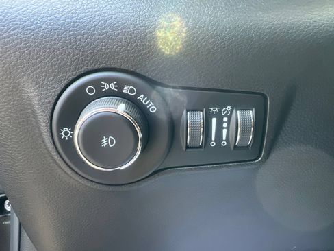 Used 2022 Jeep Compass Limited w/ Sun and Sound Group AWD/4WD image 26