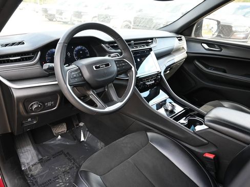 Used 2023 Jeep Grand Cherokee L Laredo image 11