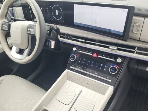 Used 2025 Hyundai Santa Fe Calligraphy AWD/4WD image 3