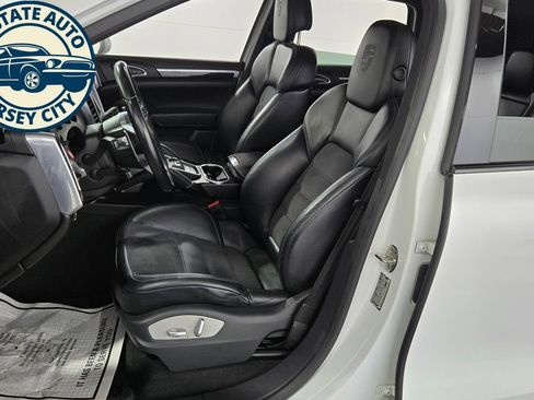 Used 2018 Porsche Cayenne Platinum Edition AWD/4WD image 25