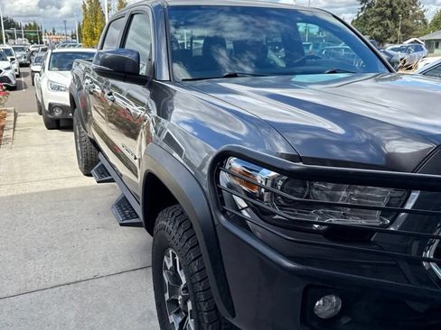 Certified 2019 Toyota Tacoma TRD Off-Road AWD/4WD image 1