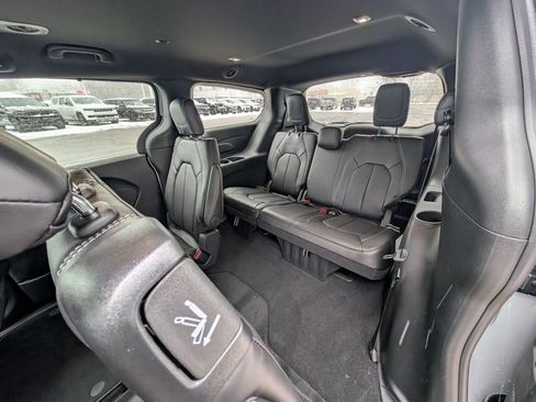 New 2026 Chrysler Pacifica Select w/ S Appearance Package FWD image 18