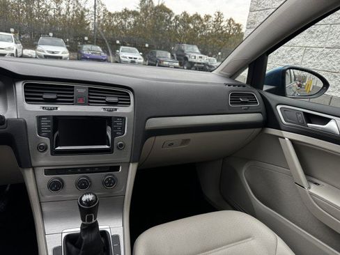 Used 2015 Volkswagen Golf S image 26