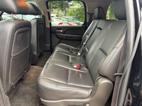 Used 2014 GMC Yukon XL SLT w/ SLT-2 Equipment Package AWD/4WD image 19