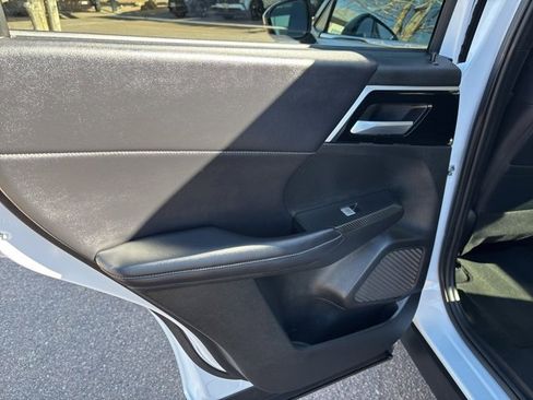 Used 2024 Mitsubishi Outlander SE Black Edition image 24