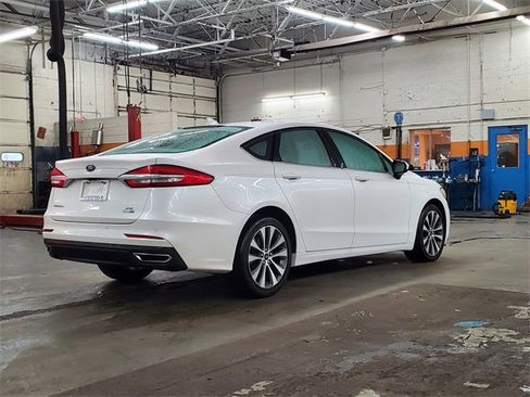 Used 2020 Ford Fusion SE image 2