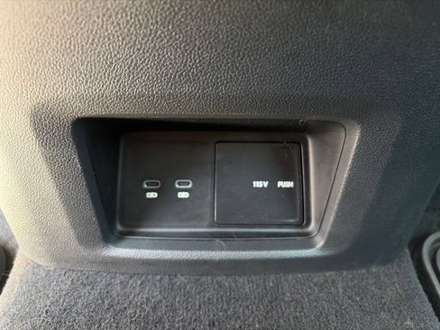 Used 2024 Volkswagen Atlas SE FWD image 21