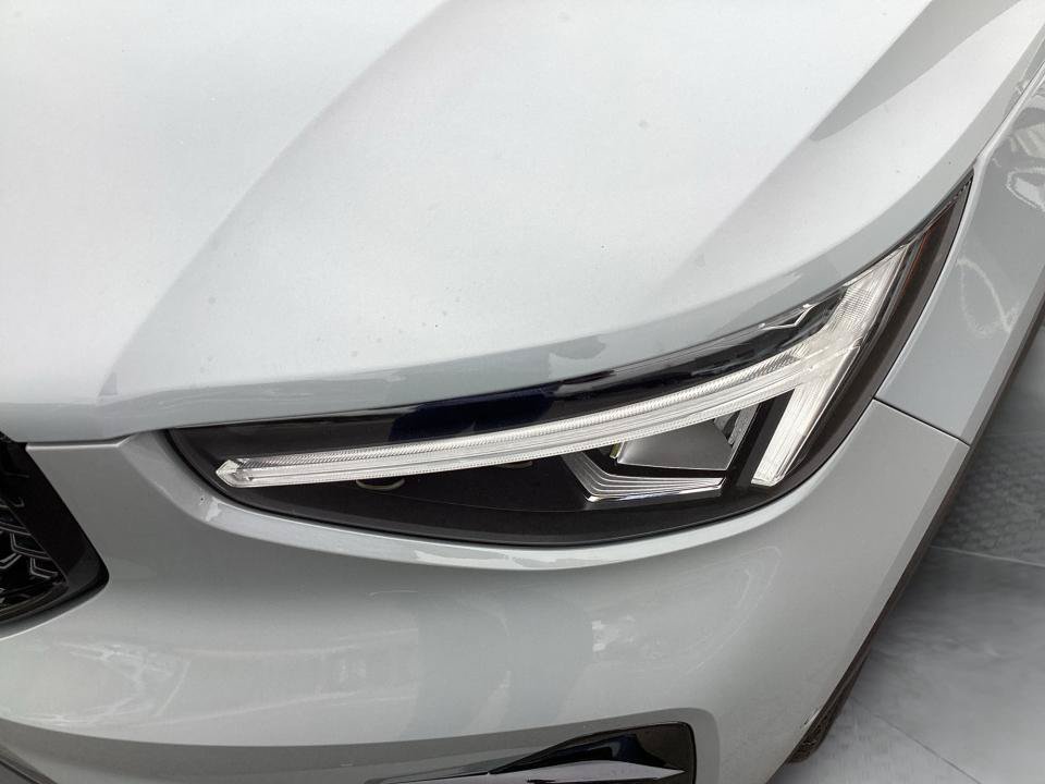 Certified 2024 Volvo XC40 B5 Plus AWD/4WD image 30