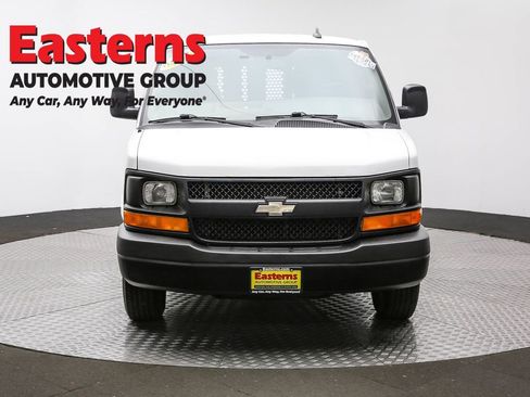 Used 2017 Chevrolet Express 2500 RWD image 2