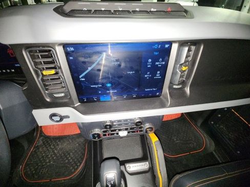 Used 2023 Ford Bronco Badlands image 12