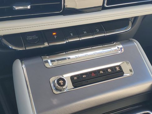 Certified 2025 Lincoln Aviator AWD w/ Jet Appearance Package image 18