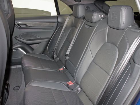 Used 2025 Porsche Macan Turbo Electric image 33