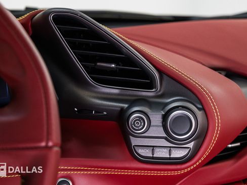 Used 2017 Ferrari 488 GTB RWD image 33