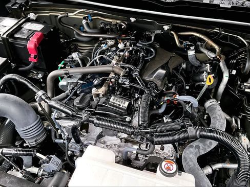 Certified 2025 Toyota Tacoma TRD Off-Road image 30