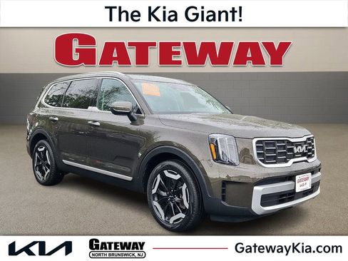 Certified 2023 Kia Telluride S w/ S Sunroof Package AWD/4WD image 1