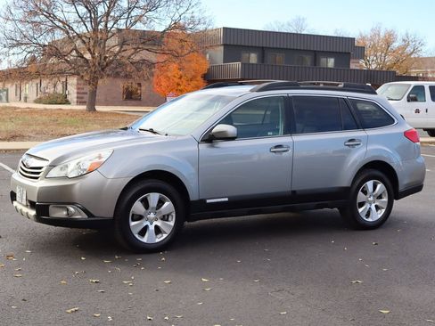 Used 2010 Subaru Outback 3.6R Limited image 10