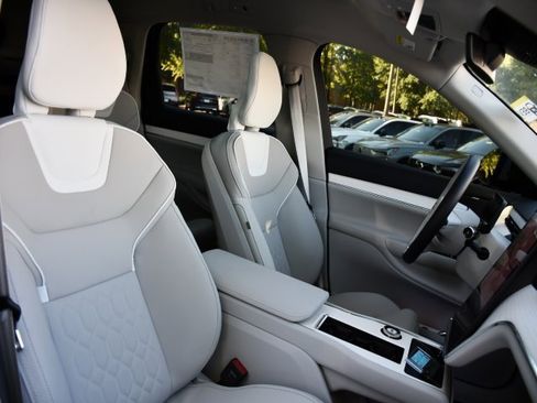 New 2025 Volvo EX90 Ultra w/ Protection Package Premier image 32