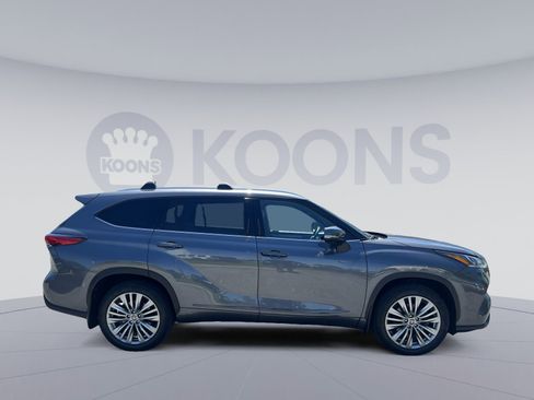 Used 2023 Toyota Highlander Platinum image 17