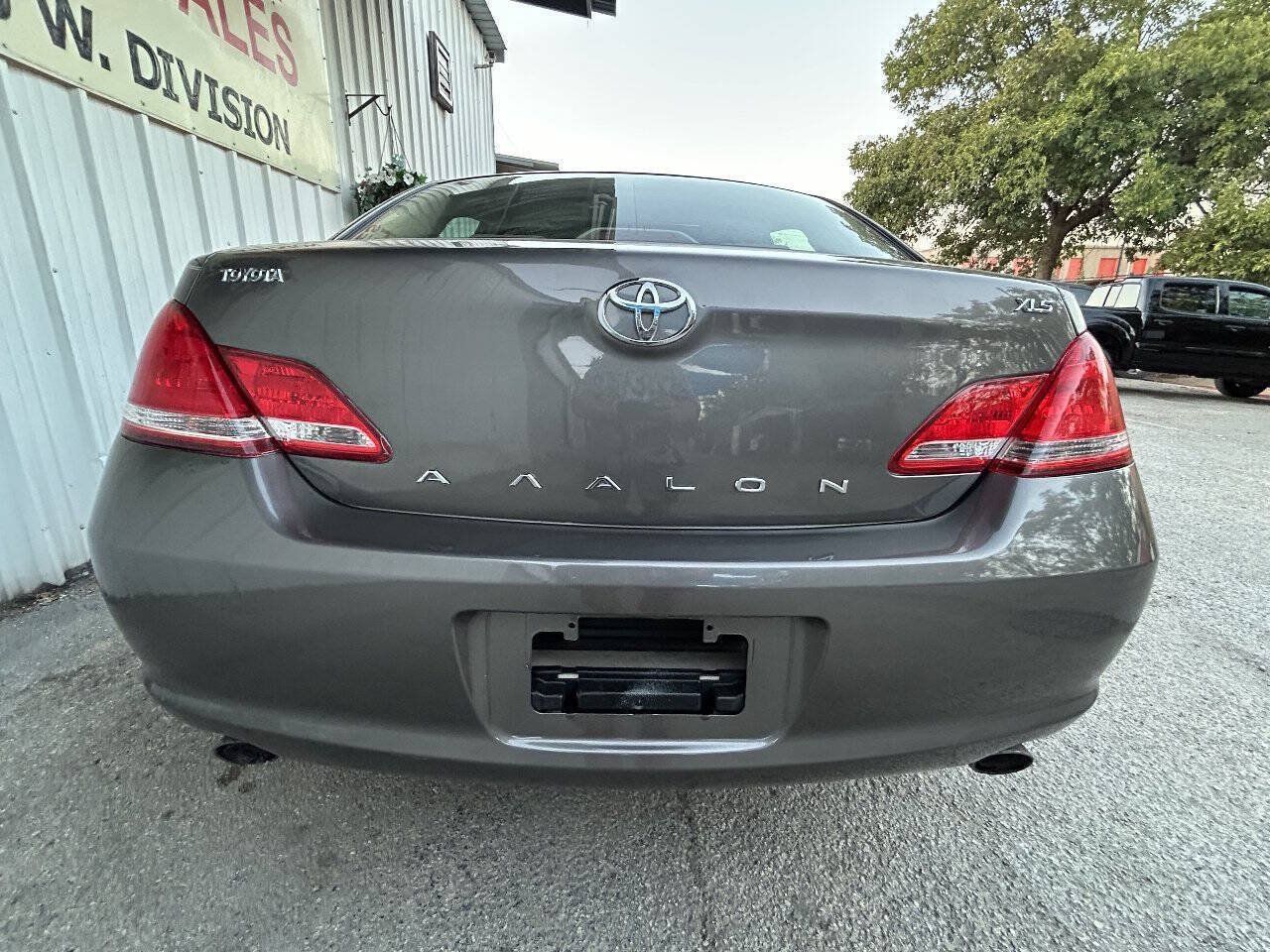 Used 2006 Toyota Avalon XLS FWD image 20
