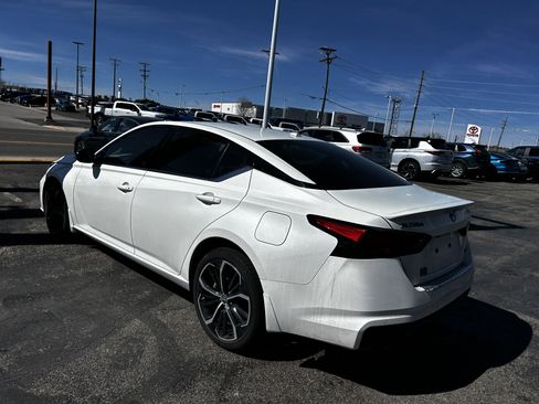 Used 2023 Nissan Altima 2.5 SR w/ SR Premium Package image 3