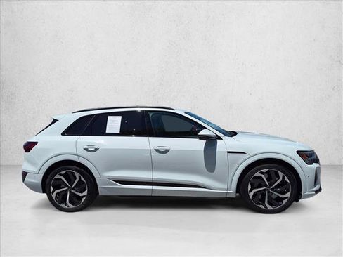 Certified 2024 Audi Q8 e-tron Premium Plus w/ Premium Plus Package AWD/4WD image 4