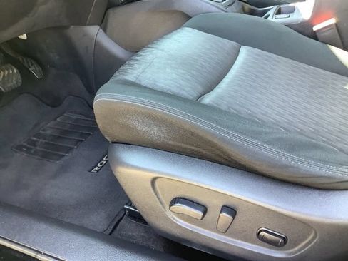 Used 2017 Nissan Rogue SV AWD/4WD image 15