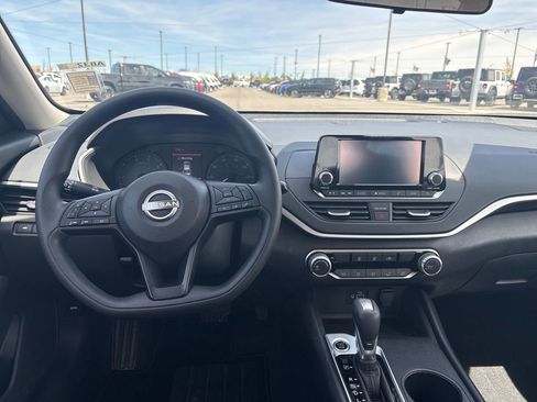 Used 2024 Nissan Altima 2.5 S FWD image 14
