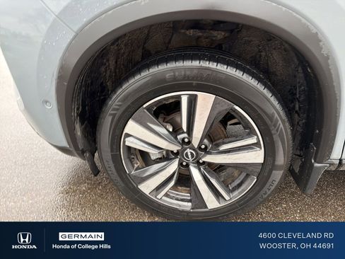 Used 2023 Nissan Rogue SL w/ SL Premium Package image 11