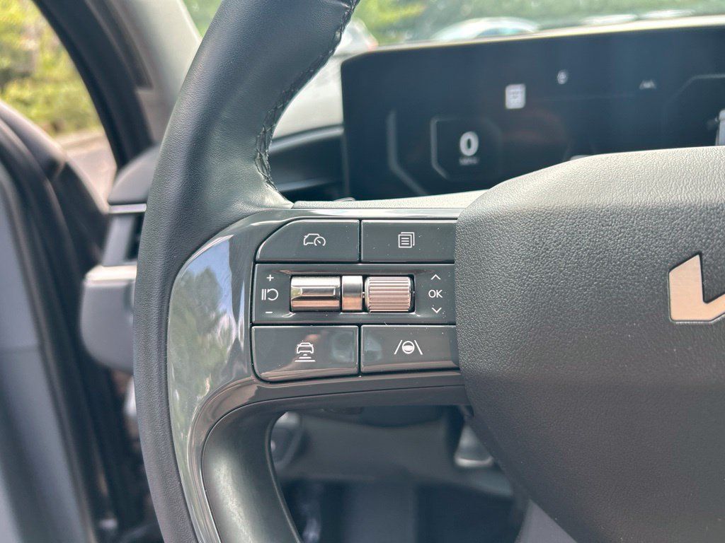 Used 2024 Kia EV9 Light Long Range RWD image 9