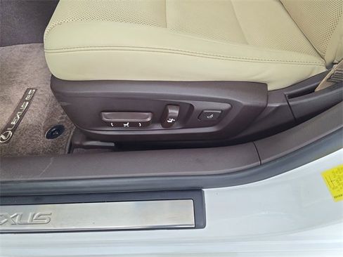 Used 2018 Lexus ES 300h image 17