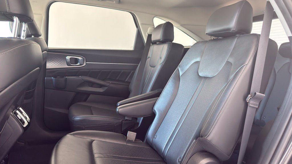 Used 2023 Kia Sorento SX AWD/4WD image 31