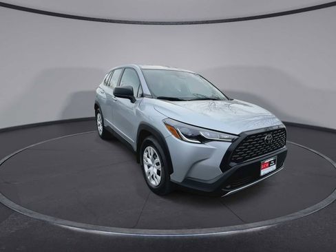 Used 2024 Toyota Corolla Cross L image 2