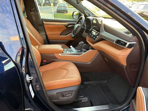 Used 2021 Toyota Highlander Platinum AWD/4WD image 15