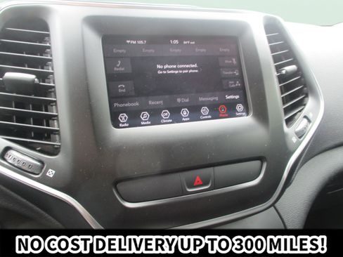 Used 2019 Jeep Cherokee Latitude Plus w/ Cold Weather Group AWD/4WD image 20