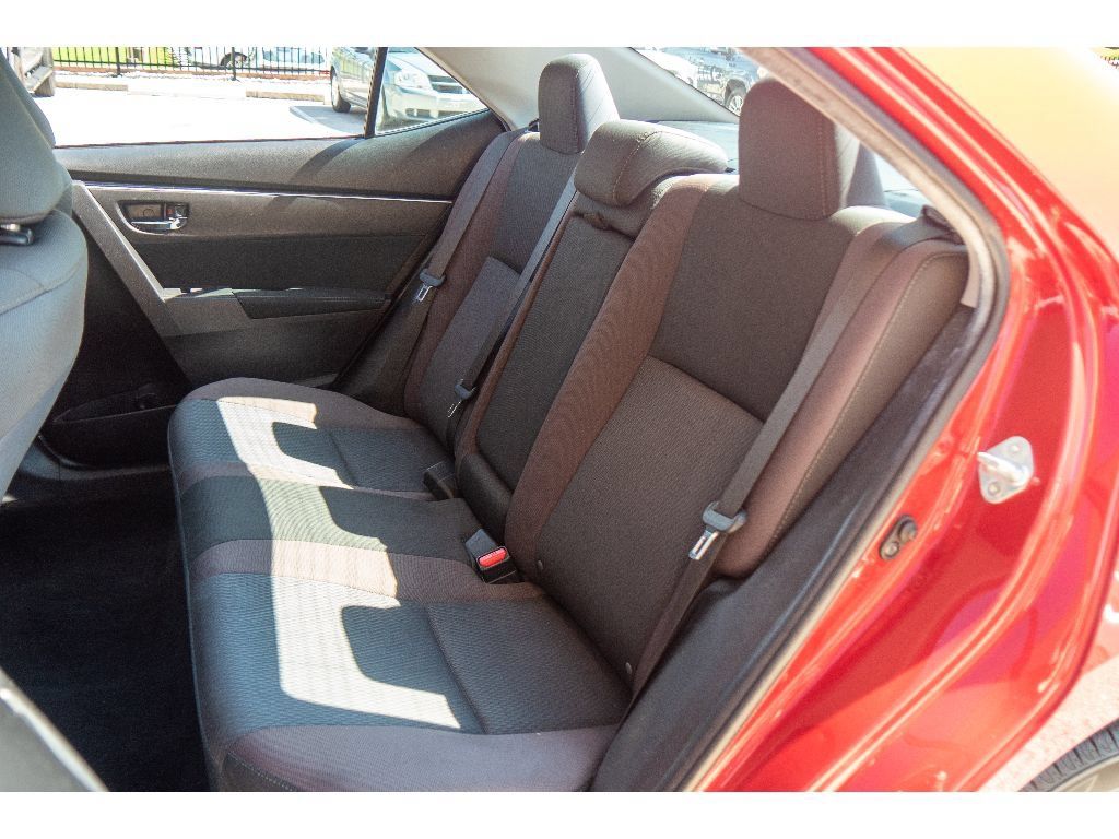 Used 2018 Toyota Corolla LE FWD image 18