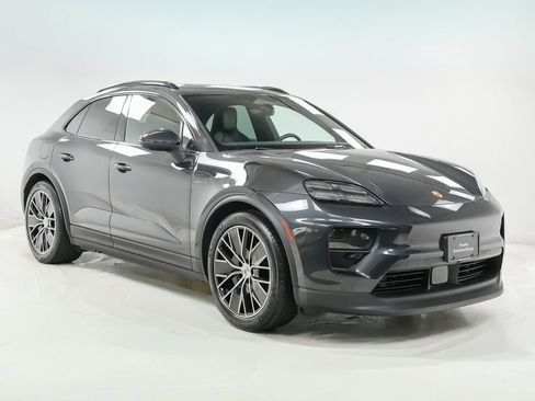 Certified 2025 Porsche Macan Electric RWD image 8