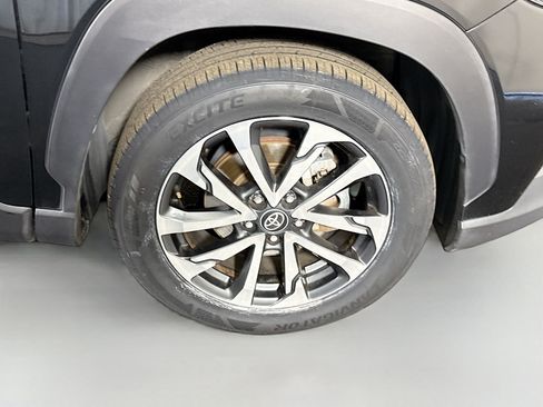 Used 2022 Toyota Corolla Cross XLE FWD image 32