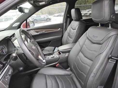 Certified 2025 Cadillac XT6 Premium Luxury w/ Platinum Package image 3