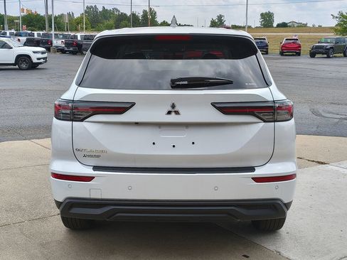 New 2026 Mitsubishi Outlander ES AWD/4WD image 18