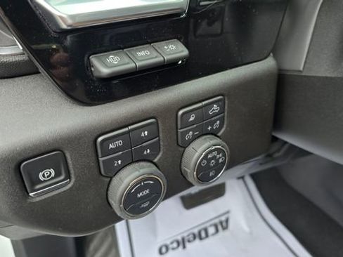 Used 2025 Chevrolet Silverado 2500 High Country w/ Technology Package image 27