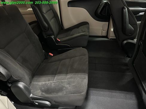 Used 2018 Dodge Grand Caravan SE w/ UConnect Hands-Free Group image 10