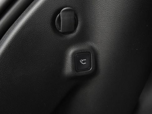 Certified 2025 Jeep Compass Latitude w/ Convenience Group image 41