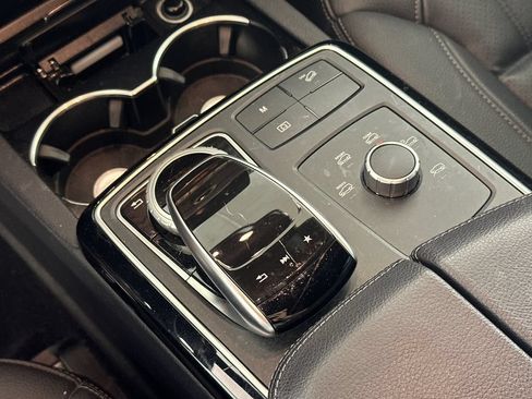 Used 2019 Mercedes-Benz GLE 400 4MATIC image 6